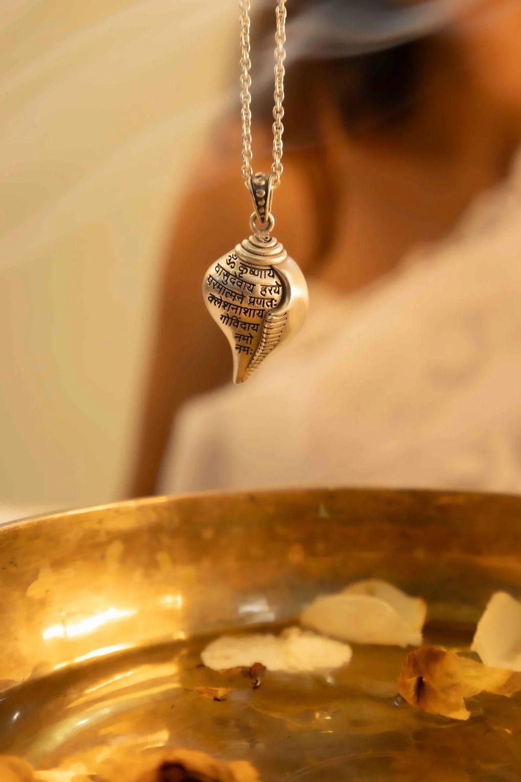 Shri Krishna Shankha Pendant with Chain - mihikart.com