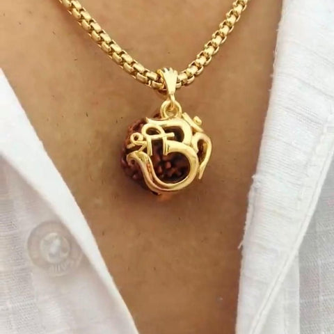 Om Rudraksha Pendant With Chain Mihikart-01