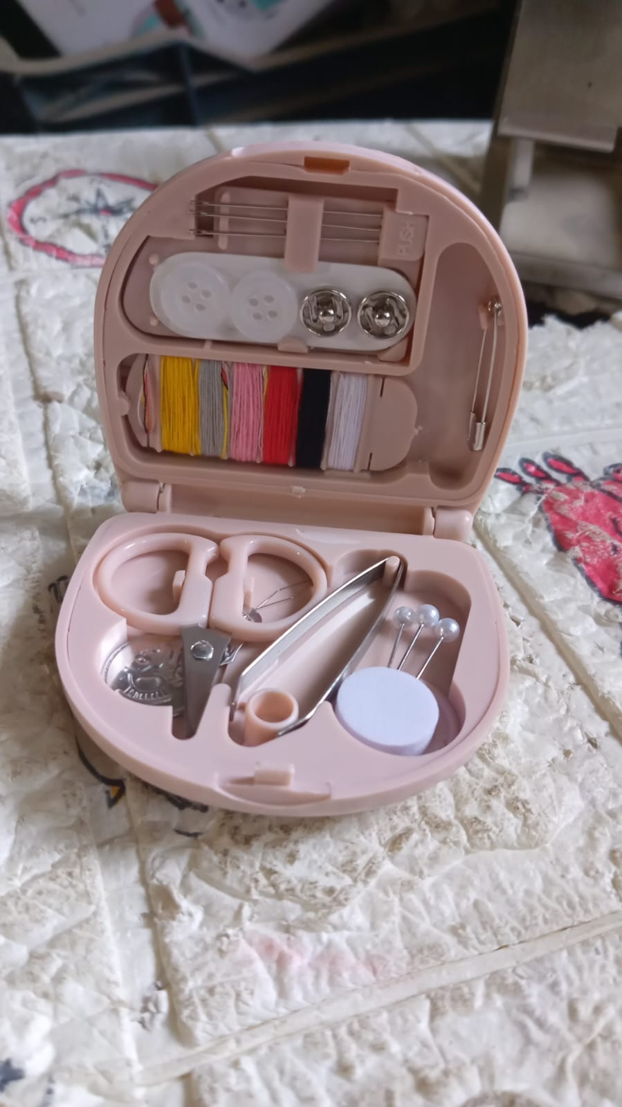 Mini Travel Sewing Kit DIY Sewing Portable Sewing Tool Kits Plastic Sewing Kit Box Beginner Friendly Emergency Sewing Repair Kit with Threads Scissors Hand Sewing Needles Mihikart
