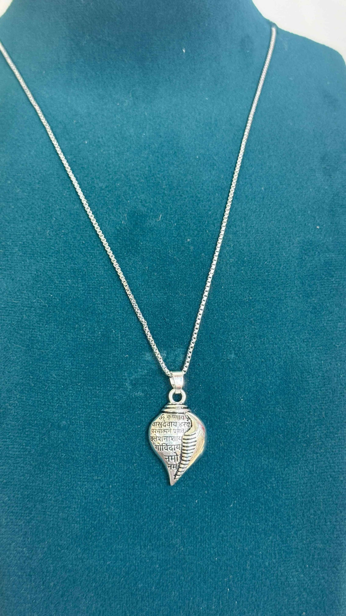 Shri Krishna Shankha Pendant with Chain - mihikart.com
