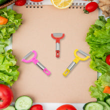 Variety of peelers for easy peeling and shredding of vegetables and fruits