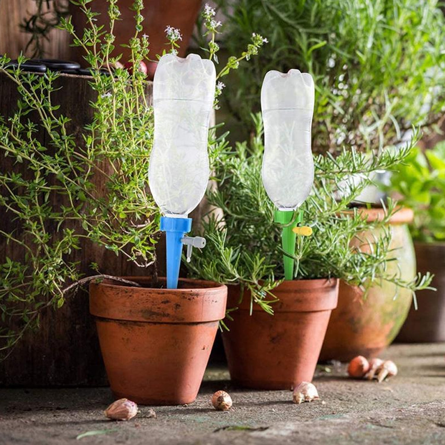 Plant Watering Spikes self Watering Spikes Water dripper for Plants, Adjustable Plant Watering Devices with Slow Release Control Valve Switch Mihikart