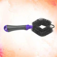 Bike cleaning brush for maintaining spokes and frames