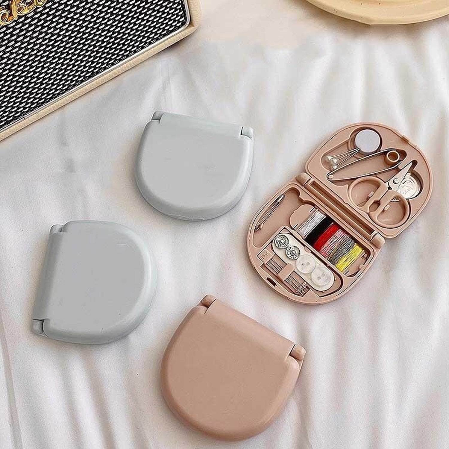 Mini Travel Sewing Kit DIY Sewing Portable Sewing Tool Kits Plastic Sewing Kit Box Beginner Friendly Emergency Sewing Repair Kit with Threads Scissors Hand Sewing Needles Mihikart