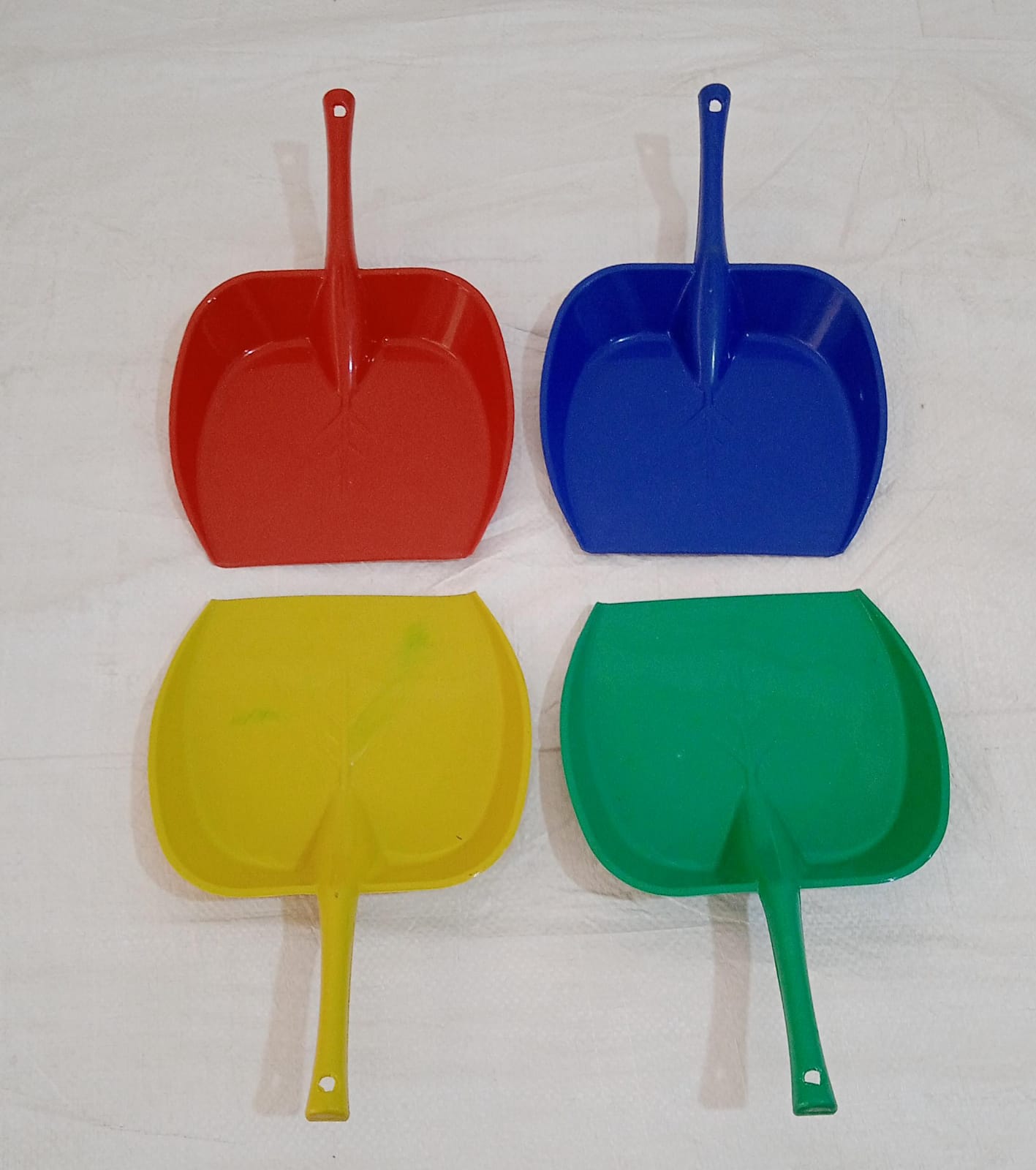 Dustpan with Long Handle, Dust Collection Dust Pan Tray for Kitchen, Home, Office, Bathroom Etc (1 Pc / Multicolor ) - mihikart.com